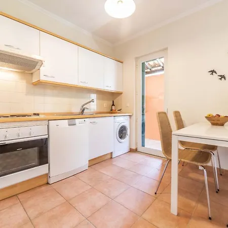 Apartment Pedro Aroeira (Setubal)